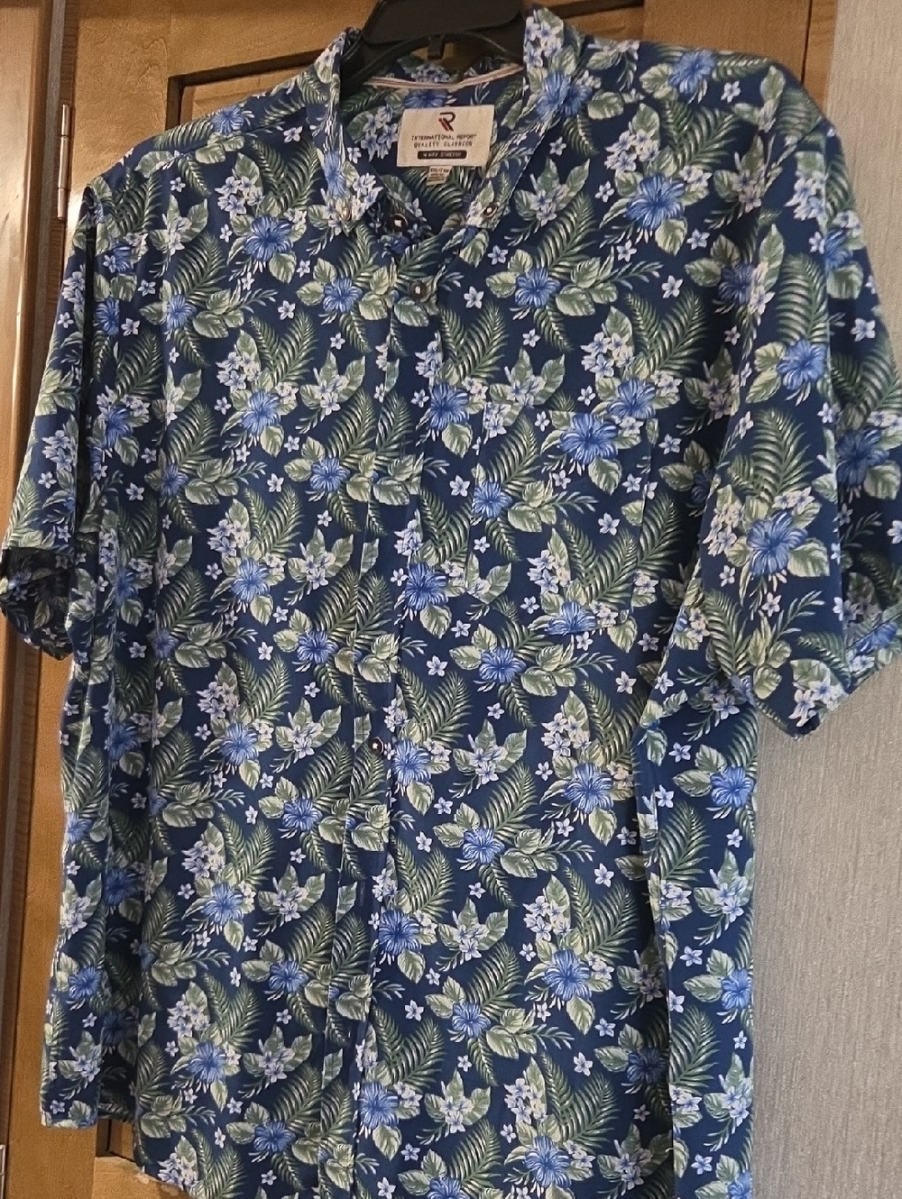 International Report Quality Classics Blue Floral Short-Sleeve Button-Down Shirt
